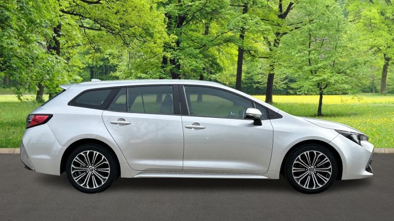 TOYOTA COROLLA Estate A/T or similar - 3