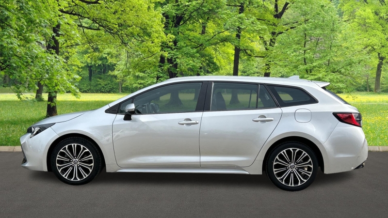 TOYOTA COROLLA Estate A/T or similar - 5